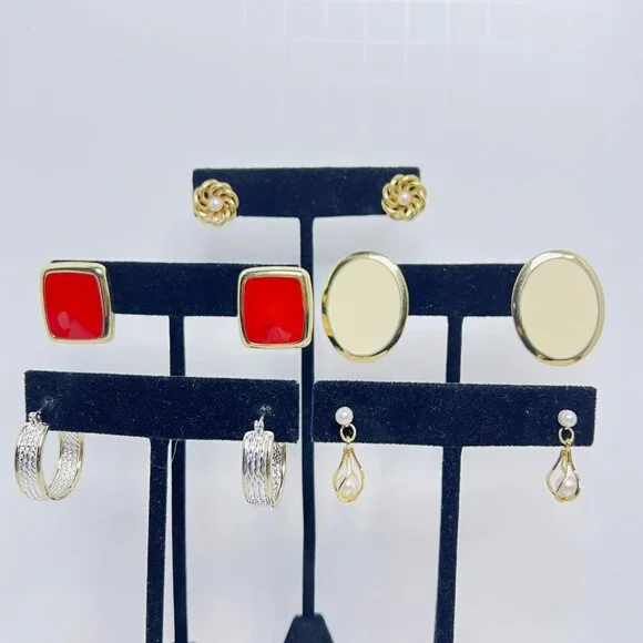 Vintage Lot of 5 Gold Tone Pierced Earrings (5624) - Picture 1 of 6